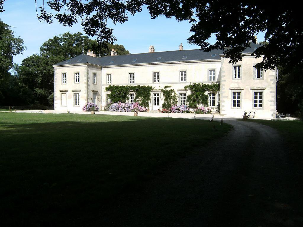 Chateau De La Marronniere Bed & Breakfast Aizenay ภายนอก รูปภาพ